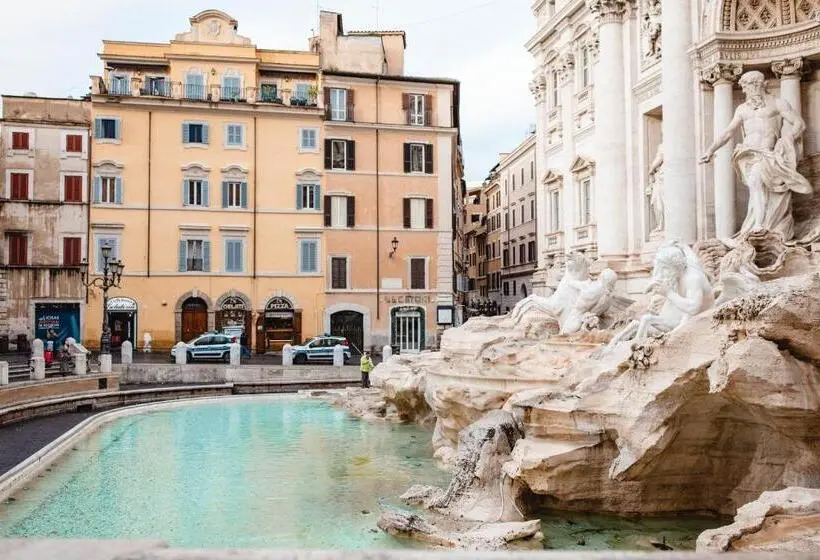 اتاق لوکس, Delfini Trevi House