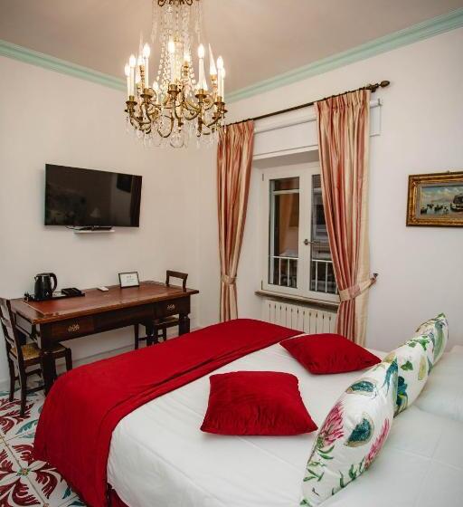 اتاق لوکس, Delfini Trevi House