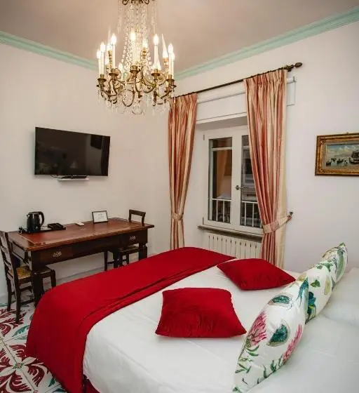 اتاق لوکس, Delfini Trevi House