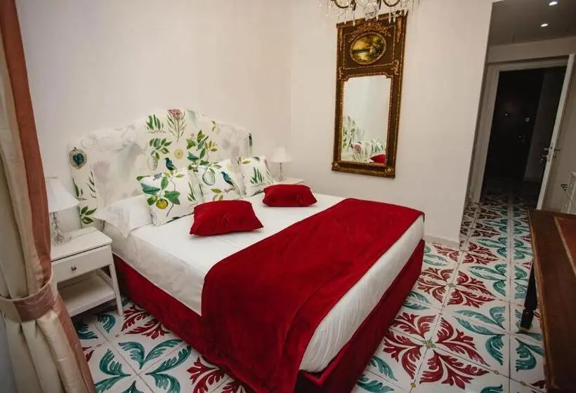 اتاق لوکس, Delfini Trevi House