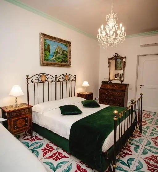 سوییت جونیور, Delfini Trevi House