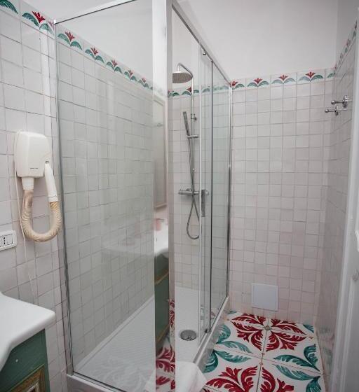 سوییت جونیور, Delfini Trevi House