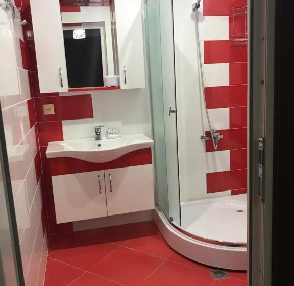 سوییت با چشمانداز باغ, Nani S Sweet Home