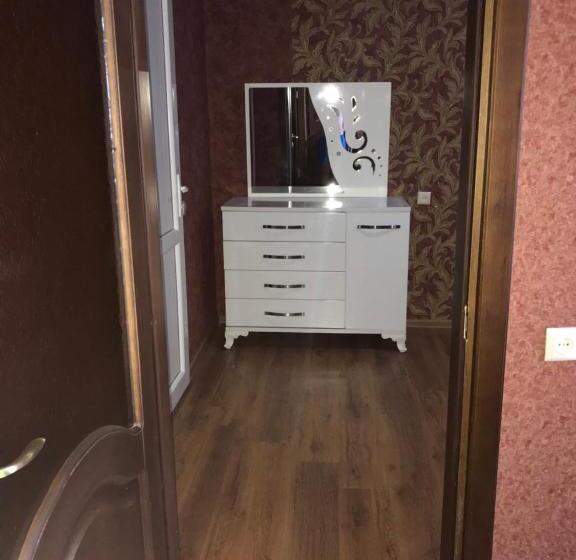 سوییت با چشمانداز باغ, Nani S Sweet Home