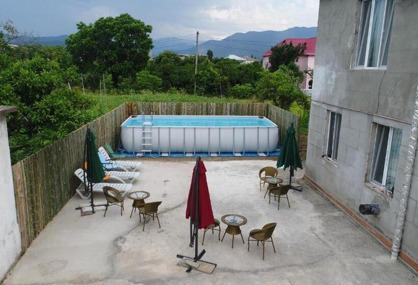 سوییت با چشمانداز باغ, Nani S Sweet Home