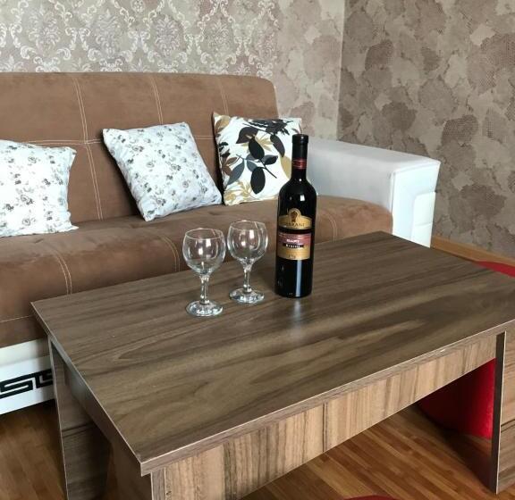 سوییت با چشمانداز کوه, Nani S Sweet Home