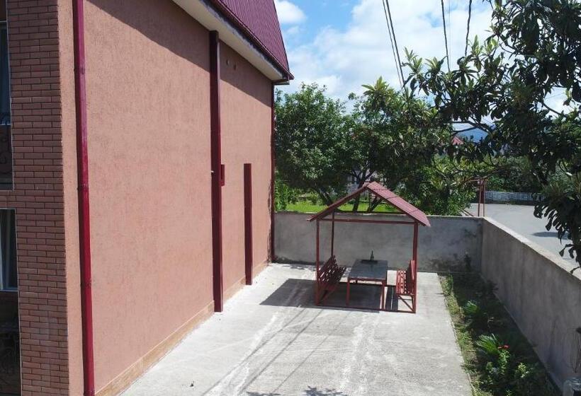 سوییت با چشمانداز کوه, Nani S Sweet Home