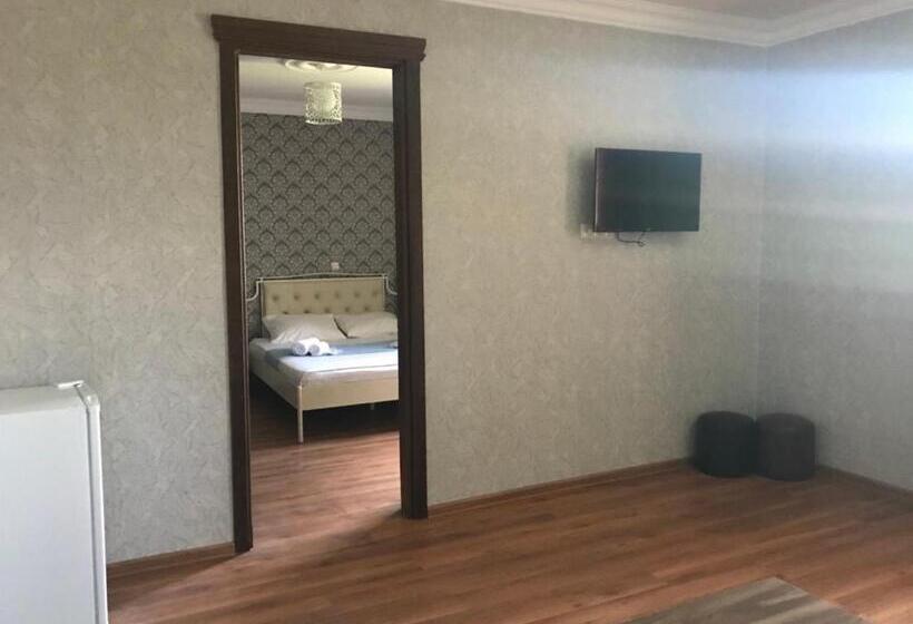 سوئیت با بالکن, Nani S Sweet Home