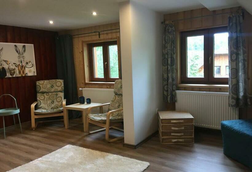 جناح, Penzion Rehek