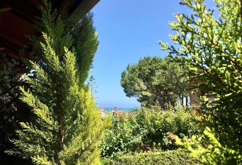 اتاق لوکس با بالکن و چشم‌انداز دریا, Alloro Marino