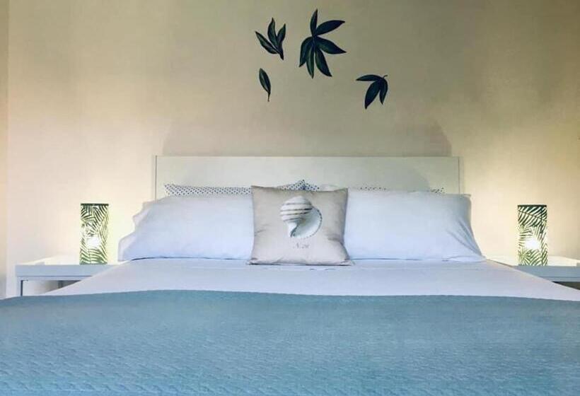 اتاق لوکس با بالکن و چشم‌انداز دریا, Alloro Marino