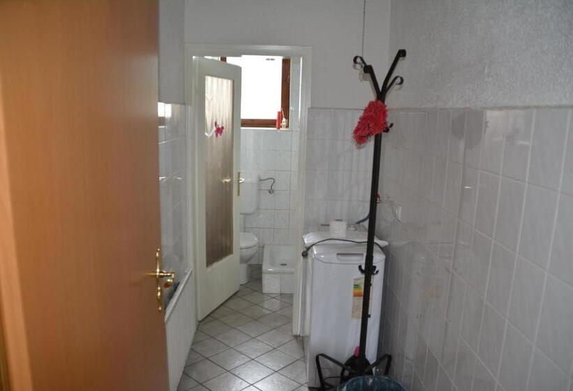 اتاق خانوادگی, Vila Mangart