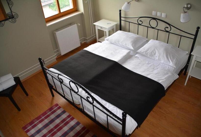 اتاق خانوادگی, Vila Mangart