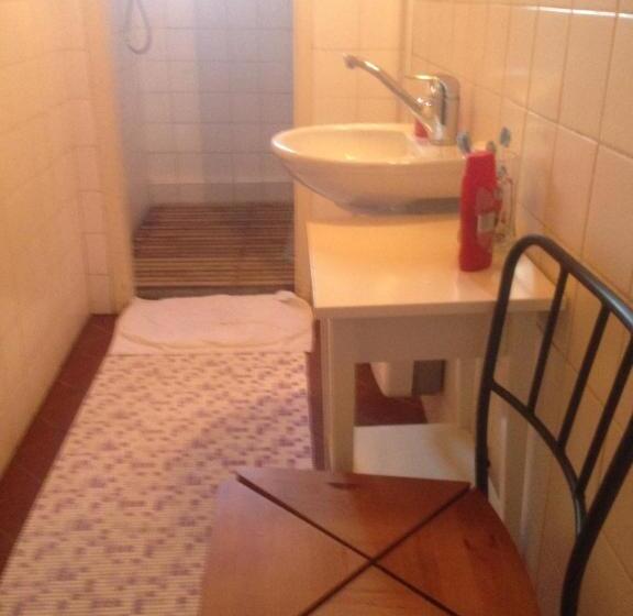 اتاق خانوادگی با تختخواب سفری, Vila Mangart