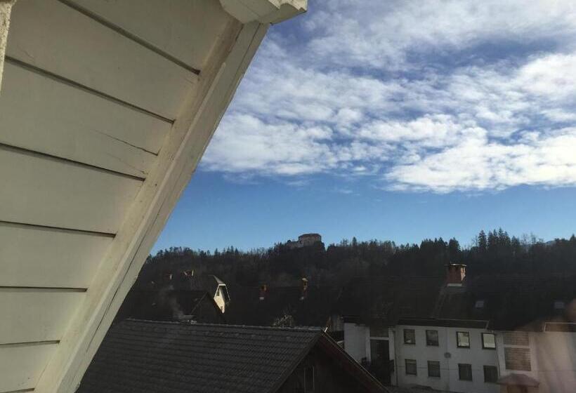 اتاق خانوادگی, Vila Mangart