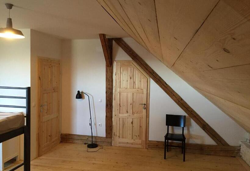 اتاق خانوادگی, Vila Mangart