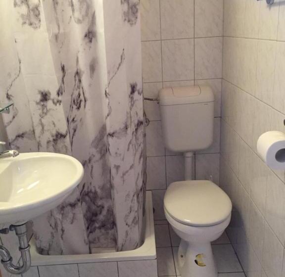 Economy Quadruple Room, Vila Mangart