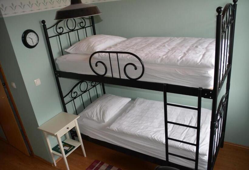 Economy Quadruple Room, Vila Mangart