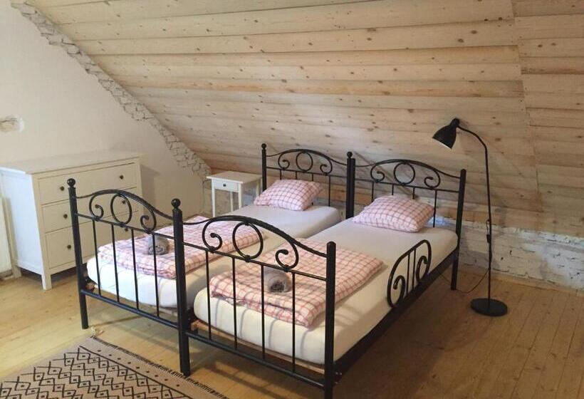 اتاق خانوادگی, Vila Mangart