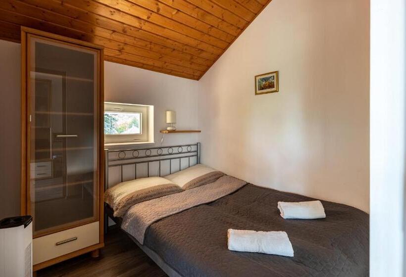 带1个卧室的带阳台的公寓, Adél Vendégház