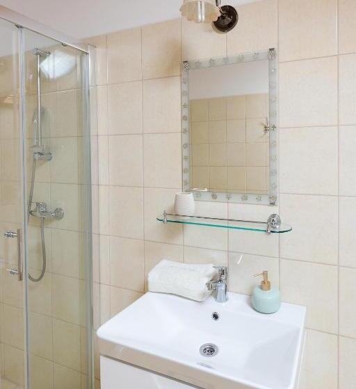 带1个卧室的带阳台的公寓, Adél Vendégház