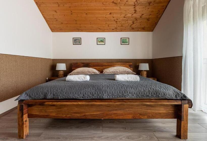 带1个卧室的带阳台的公寓, Adél Vendégház