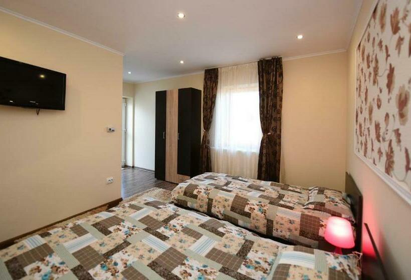 غرفة قياسية ثلاثية, Casa Alexia