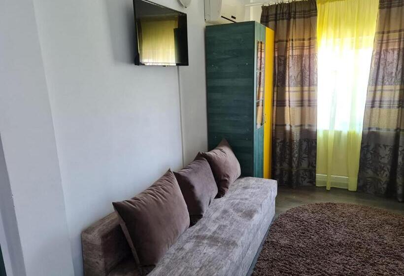 Family Room, Green House 2