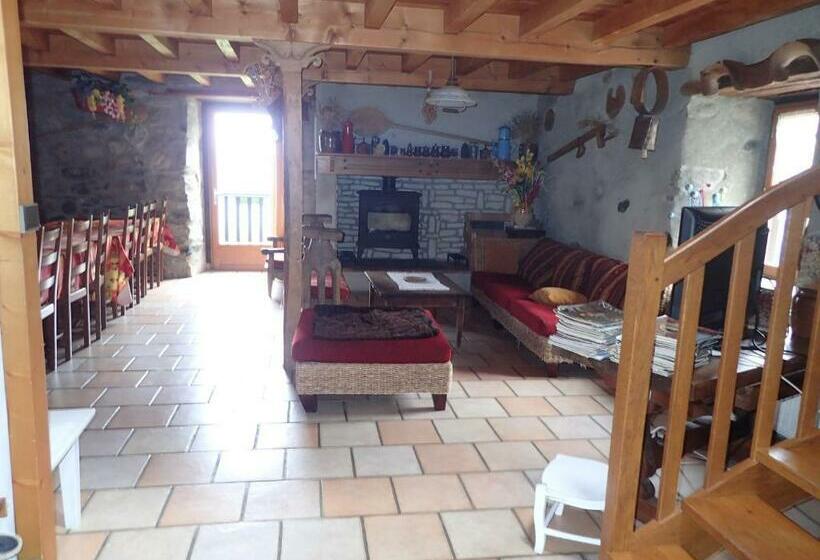 اتاق استاندارد سه نفره, Gîte Soum De L Ase
