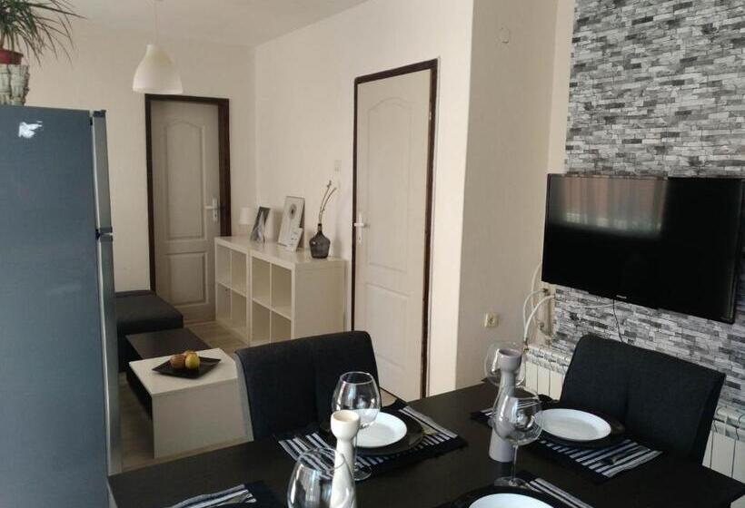 Четырехместный Номер Deluxe, Guest House Mikra