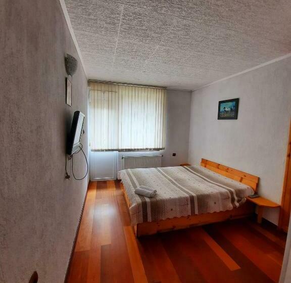 Номер Стандарт с Балконом, Guesthouse Classic