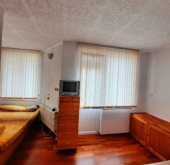 חדר אקונומי לשלושה, Guesthouse Classic