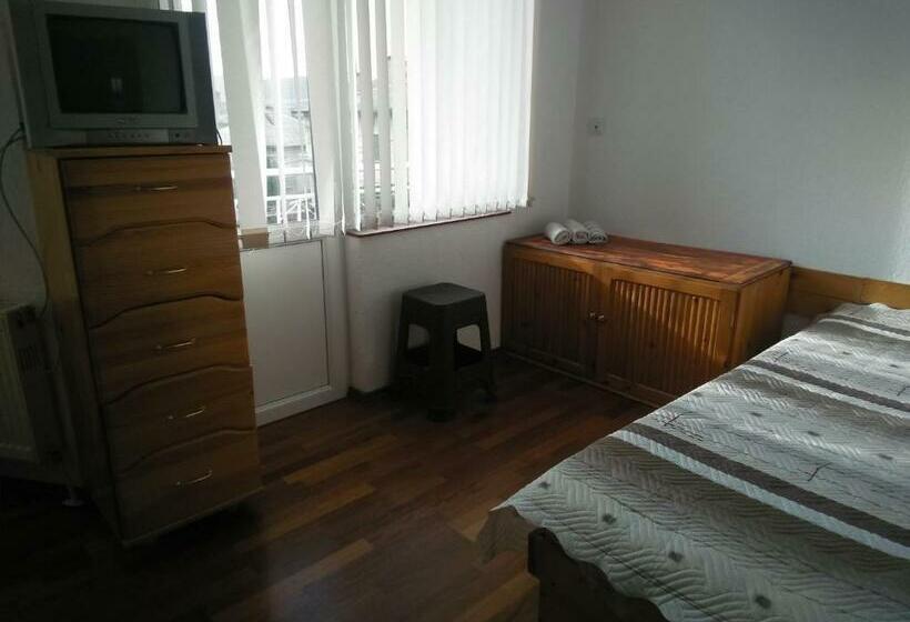 חדר אקונומי לשלושה, Guesthouse Classic