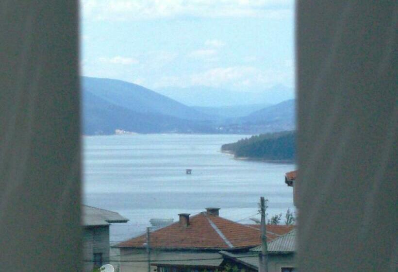 חדר אקונומי לשלושה, Guesthouse Classic