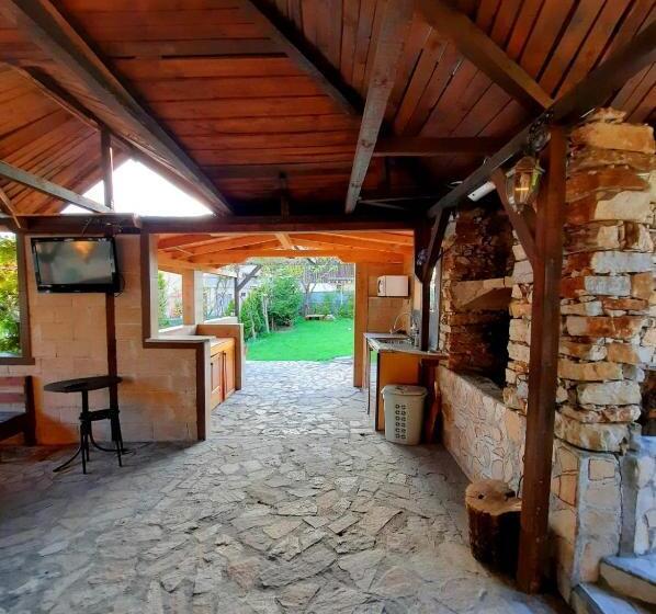 חדר אקונומי לשלושה, Guesthouse Classic