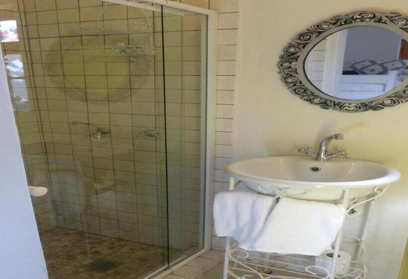 דירת חדר, Hannah S Haven