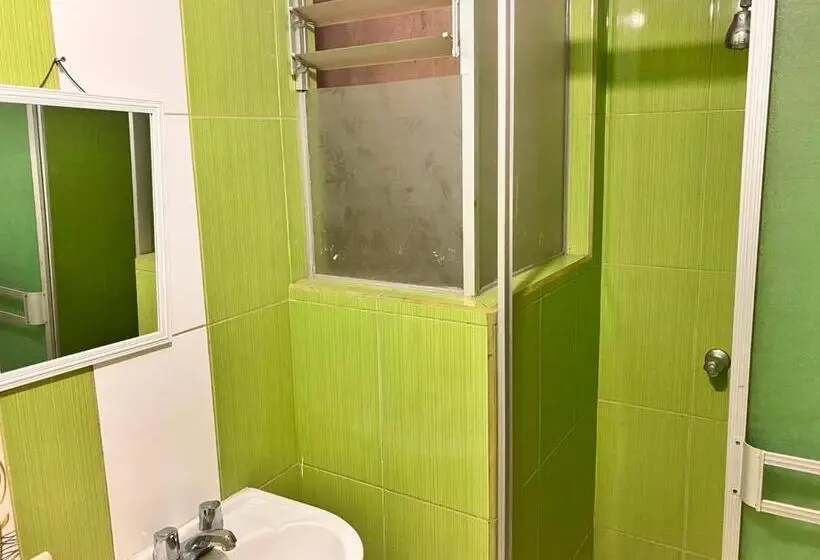 تختخواب در اتاق مشترک, Hostal El Rancho