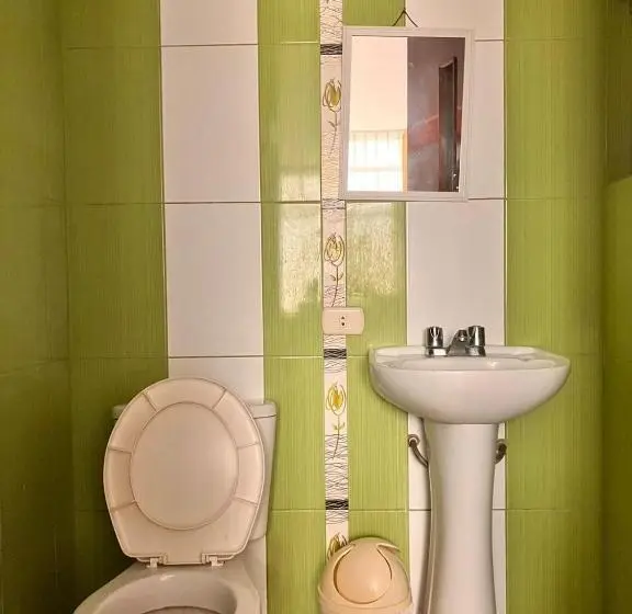 تختخواب در اتاق مشترک, Hostal El Rancho