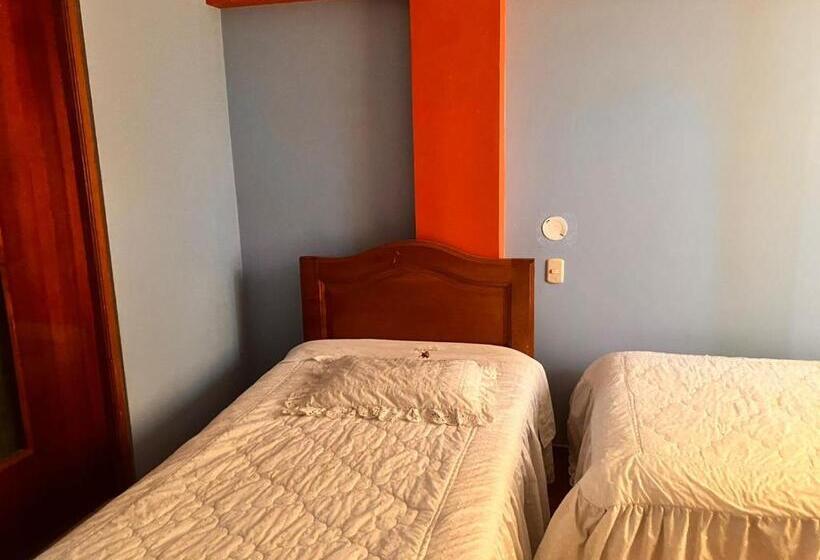 سرير فى غرفة مشتركه, Hostal El Rancho