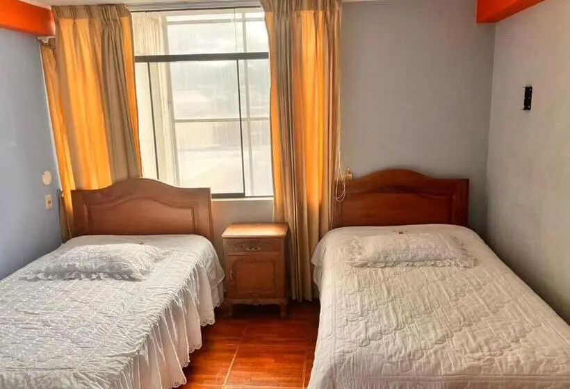 تختخواب در اتاق مشترک, Hostal El Rancho