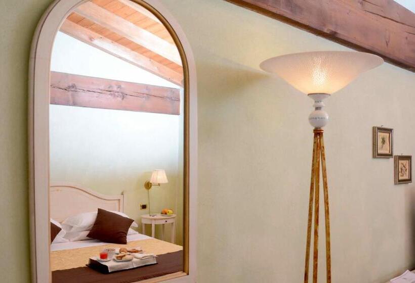 غرفة قياسية, Albergo Dimora Storica Antica Hostelleria