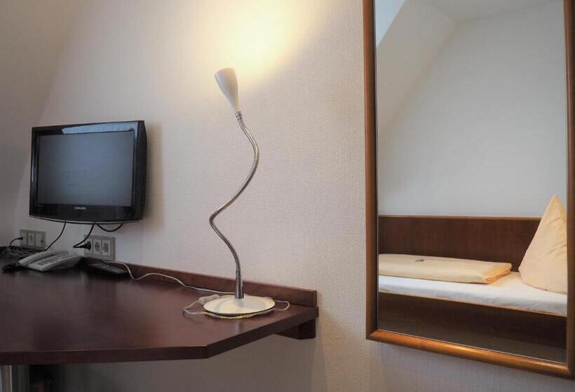 标准单人间, Bienefeld