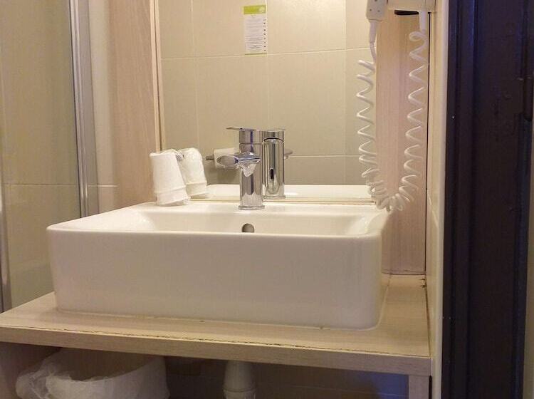 スタンダードトリプルルーム, Brit Hotel Essentiel De Granville