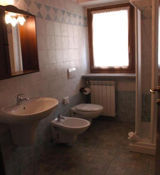 标准三人间, Clari