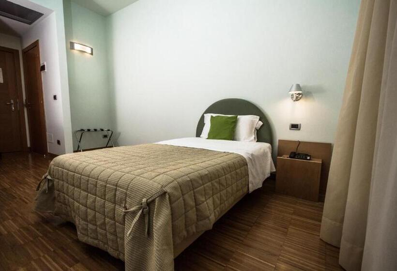 اتاق استاندارد یک نفره, Grand Hotel Garden