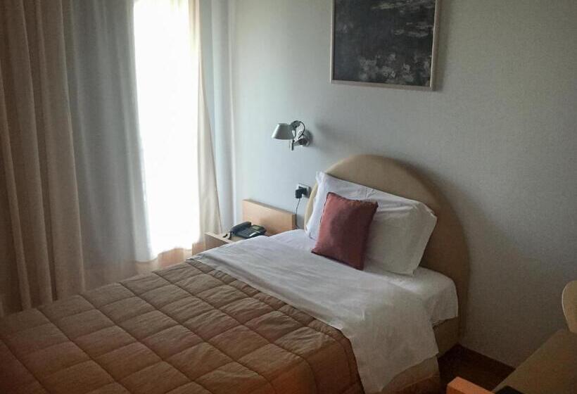 اتاق استاندارد یک نفره, Grand Hotel Garden