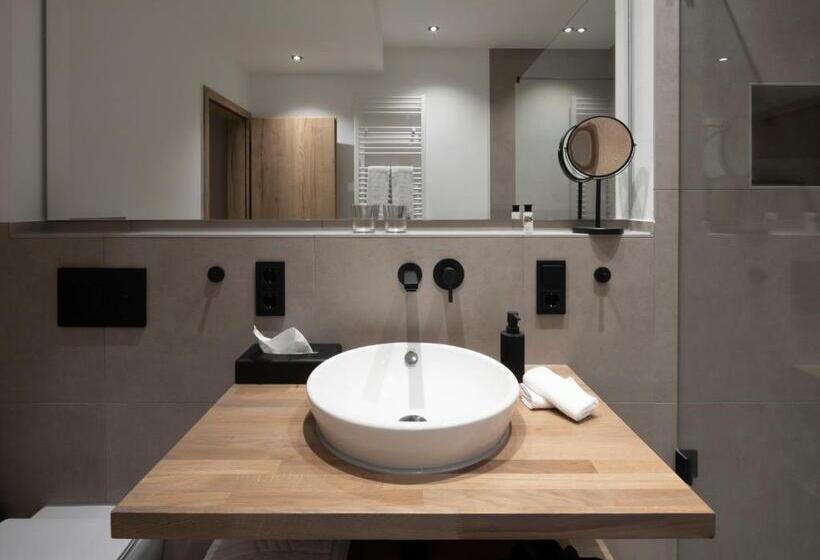 高级大房间, Hofgut Wißberg  Das Weinberg