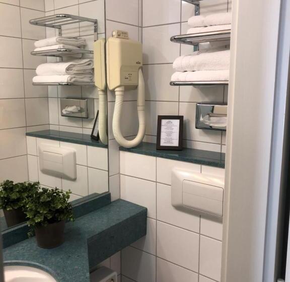 Номер Стандарт, Europe