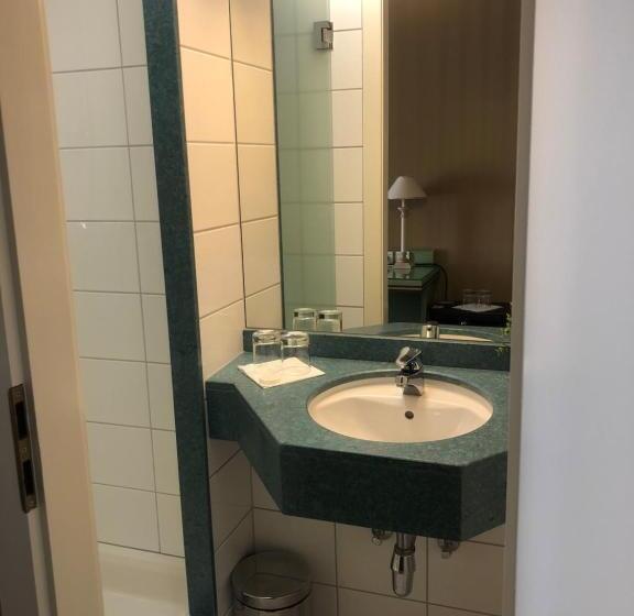 Номер Стандарт, Europe