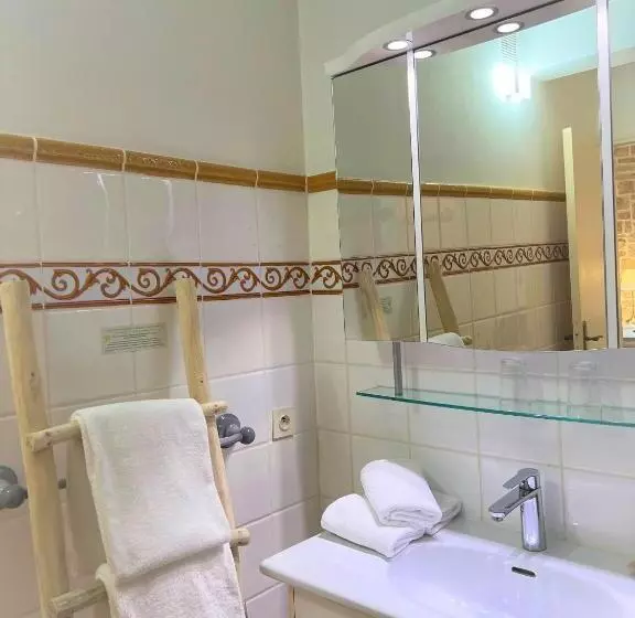 スタンダードトリプルルーム, Hôtel Les Vieilles Tours Rocamadour